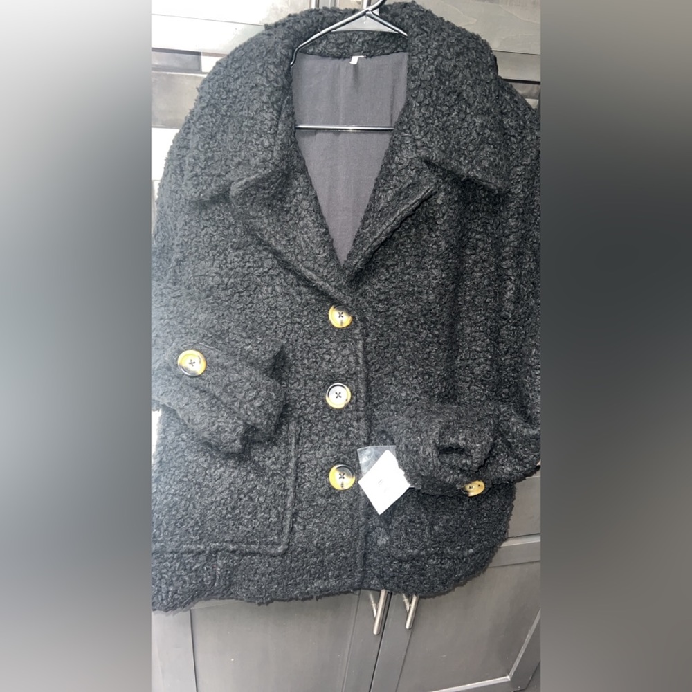 Free People NWT black fleece jacket with wood buttons. Front pockets.  Sz lg